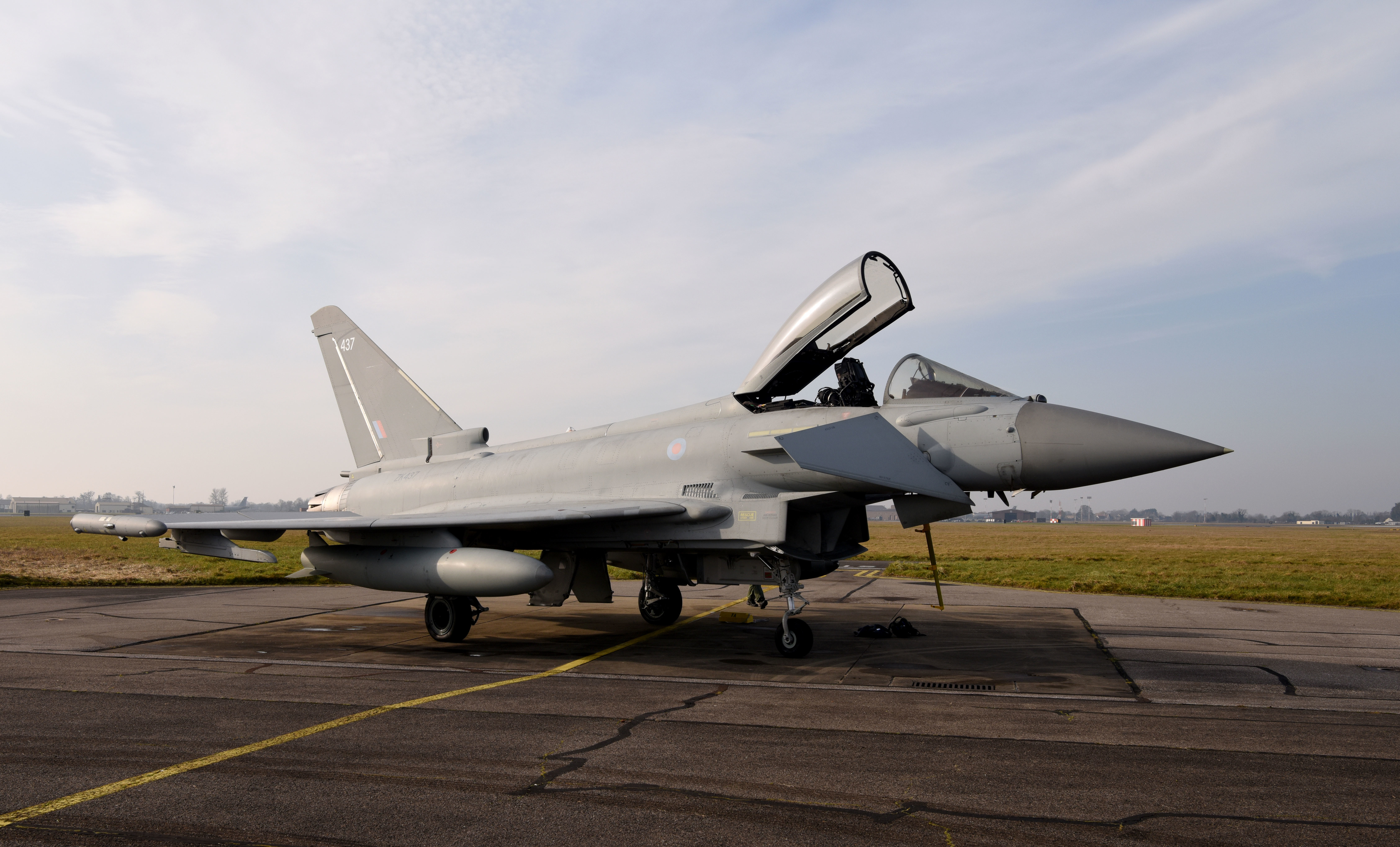 Eurofighter Typhoon高复材结构透波验证靶标RCS缩比模型